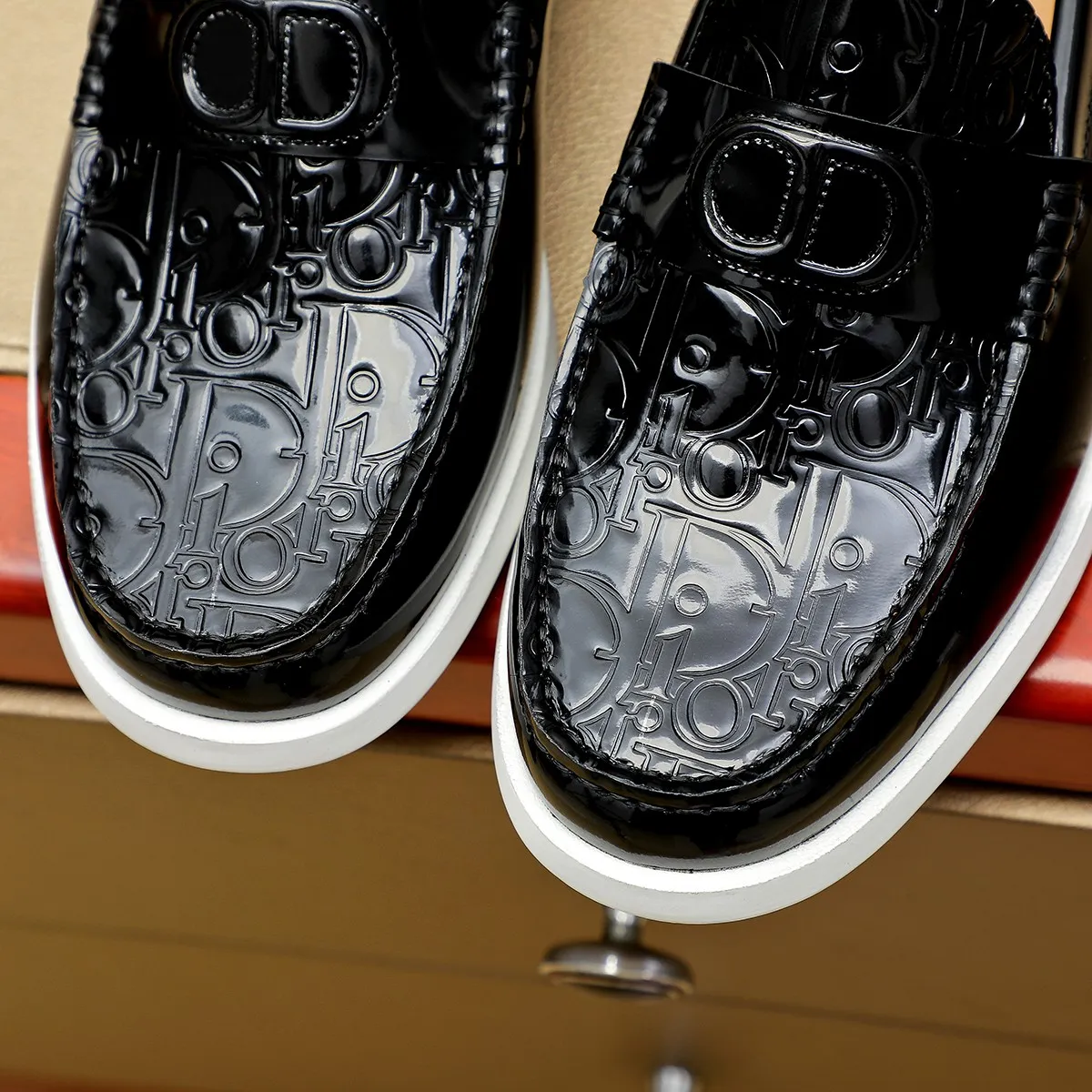 Men's clothing and shoes 💰460 💰🔥[Dior] High-end top-notch 🔝 purchasing agent 🔍🔍The latest 🇺🇸 counters are on sale simultaneously, original Italian brand · brand totem cloth sewn with brand cloth label · paired with calfskin · (high-end, nobility and class) exquisite workmanship (cow Leather lining) Sole: Original two-color sole ⚠️outsole specially provided by the original factory. Comfortable, wear-resistant, non-slip, real-life photoshoot🎬The real thing is more beautiful🔍Color: Color optional💕💕Number of yards: 39-44 (customized at 38.45.46)...